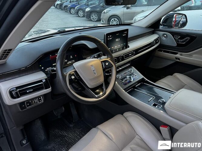 Lincoln Aviator 41 interauto-car