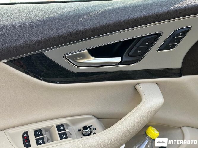 Audi Q7 44 interauto-car