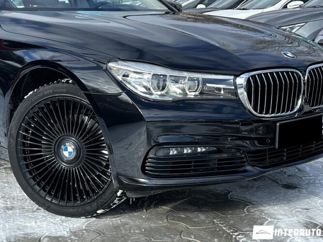 BMW 740e 43 interauto-car