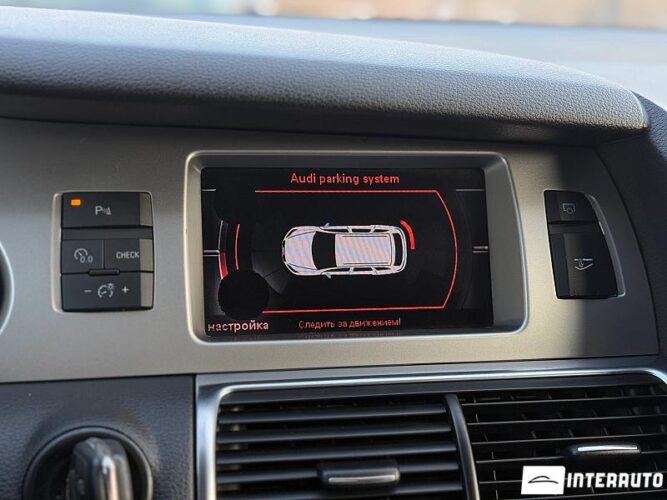 Audi Q7 46 interauto-car