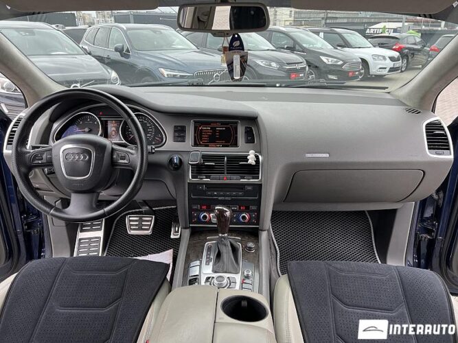 Audi Q7 42 interauto-car