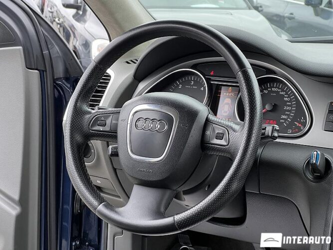 Audi Q7 43 interauto-car