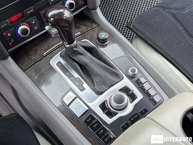 Audi Q7 47 interauto-car
