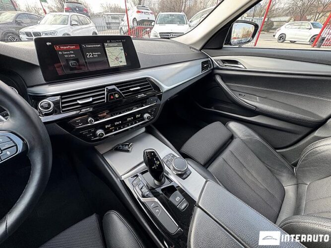 BMW 530e 56 interauto-car