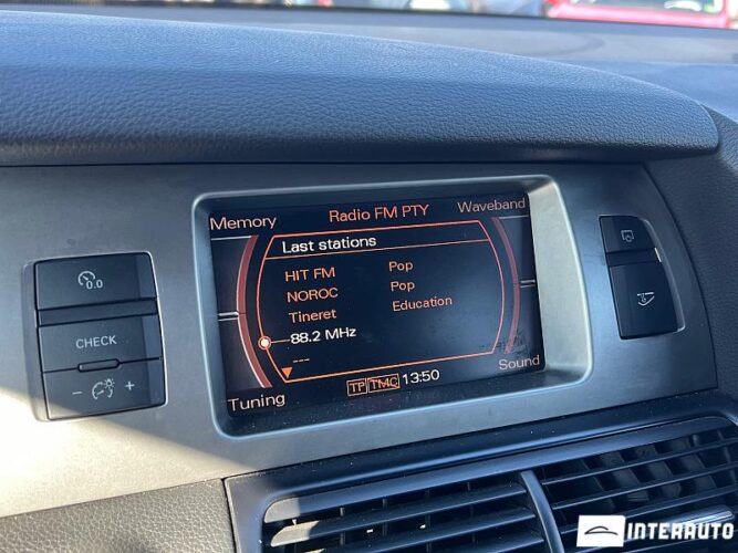 Audi Q7 42 interauto-car