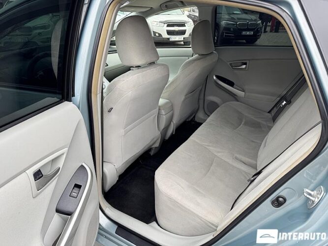 Toyota Prius 57 interauto-car