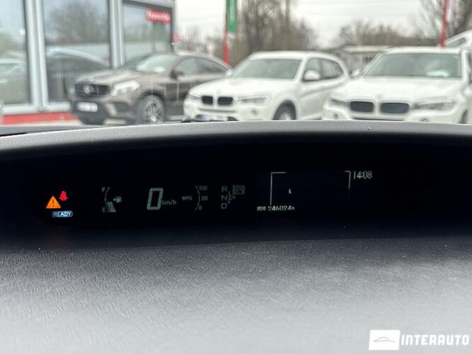 Toyota Prius 51 interauto-car