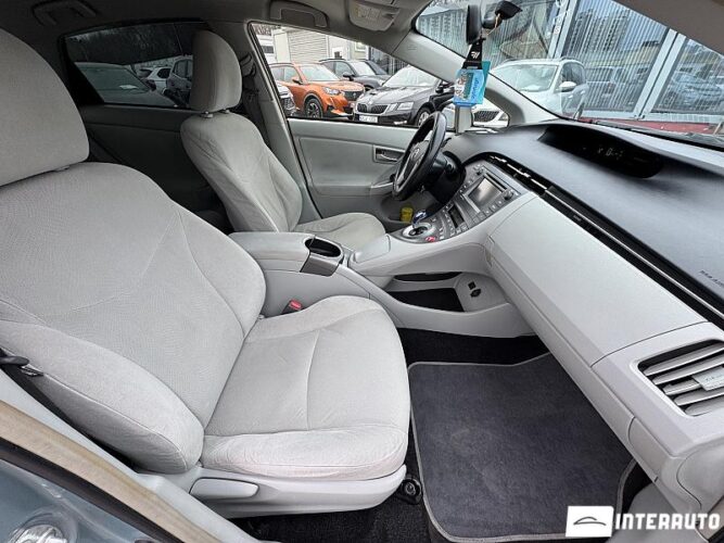 Toyota Prius 54 interauto-car