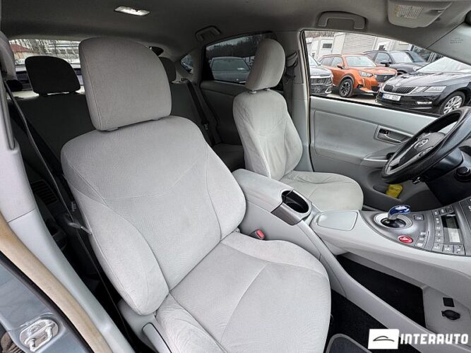 Toyota Prius 56 interauto-car