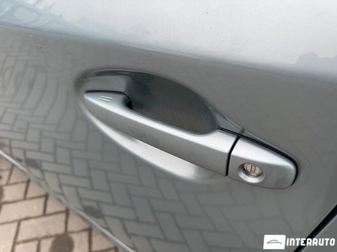 Toyota Prius 43 interauto-car