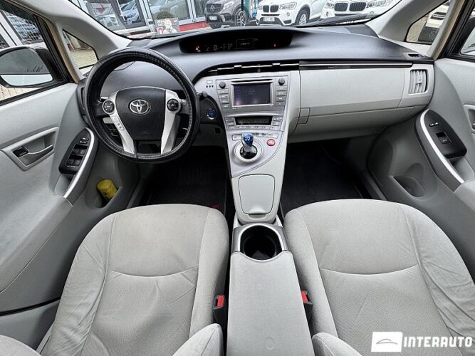 Toyota Prius 48 interauto-car
