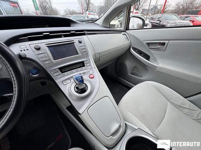 Toyota Prius 52 interauto-car