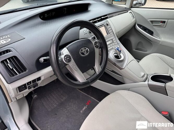 Toyota Prius 46 interauto-car