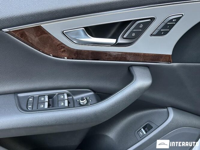 Audi Q7 42 interauto-car