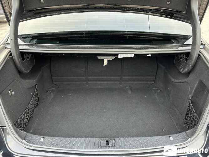 Mercedes E 200 49 interauto-car
