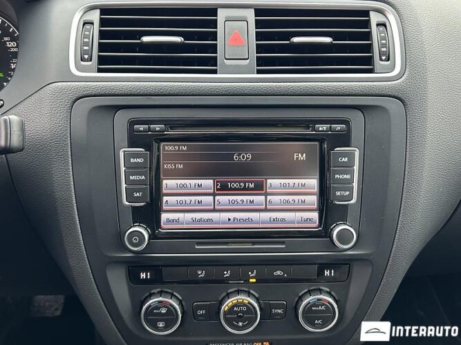 Volkswagen Jetta 44 interauto-car