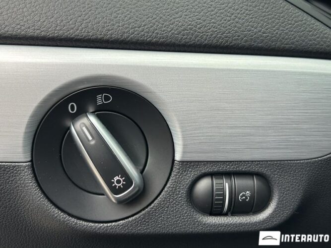 Volkswagen Jetta 41 interauto-car