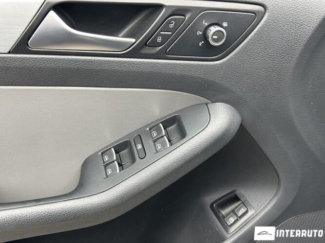 Volkswagen Jetta 37 interauto-car