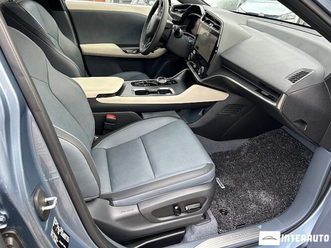 Lexus RZ 450e 51 interauto-car