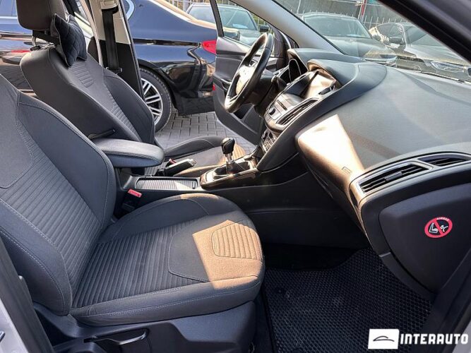 Ford Focus 44 interauto-car