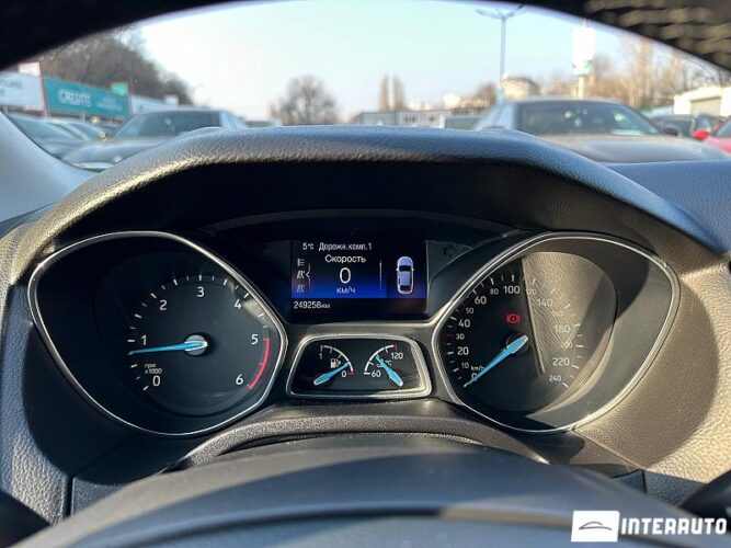 Ford Focus 39 interauto-car