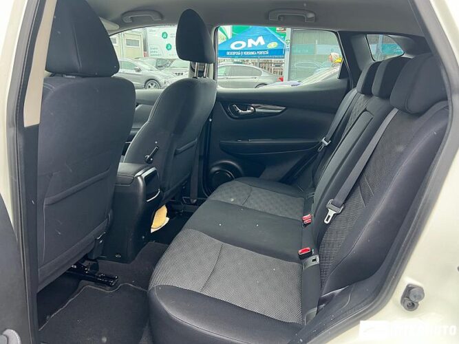 Nissan Qashqai 46 interauto-car