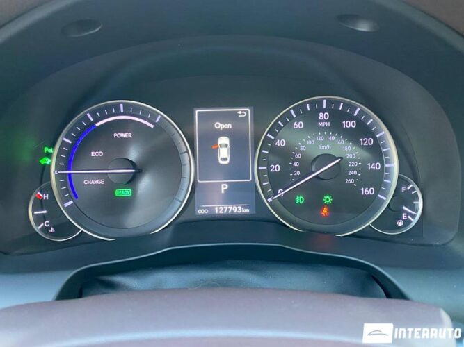 Lexus ES 300h 39 interauto-car