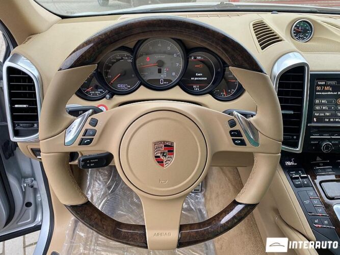 Porsche Cayenne S Hybrid 44 interauto-car