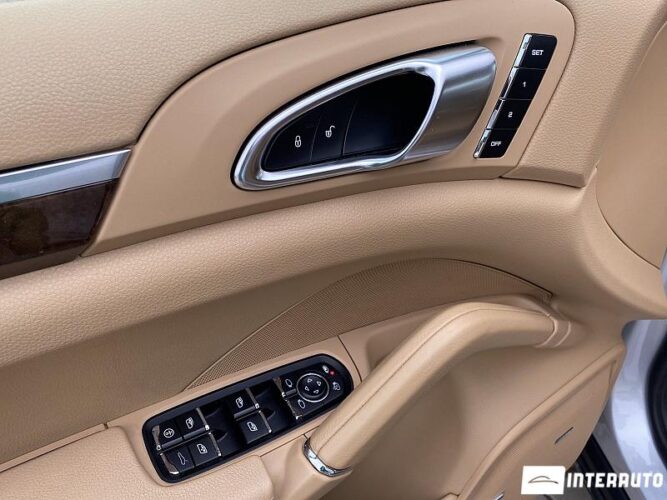 Porsche Cayenne S Hybrid 57 interauto-car