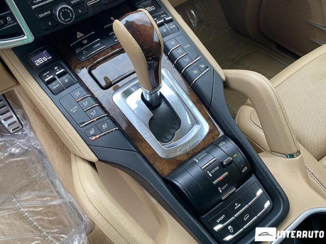 Porsche Cayenne S Hybrid 50 interauto-car