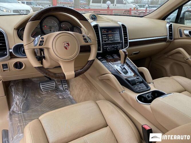 Porsche Cayenne S Hybrid 43 interauto-car