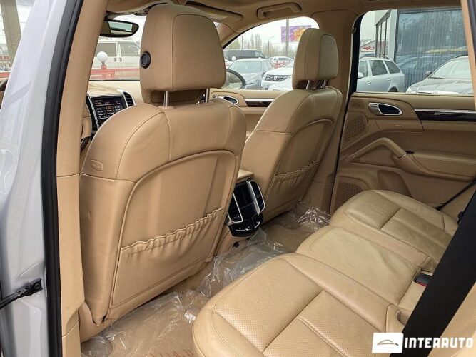 Porsche Cayenne S Hybrid 45 interauto-car