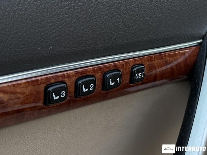 Toyota Land Cruiser 60 interauto-car