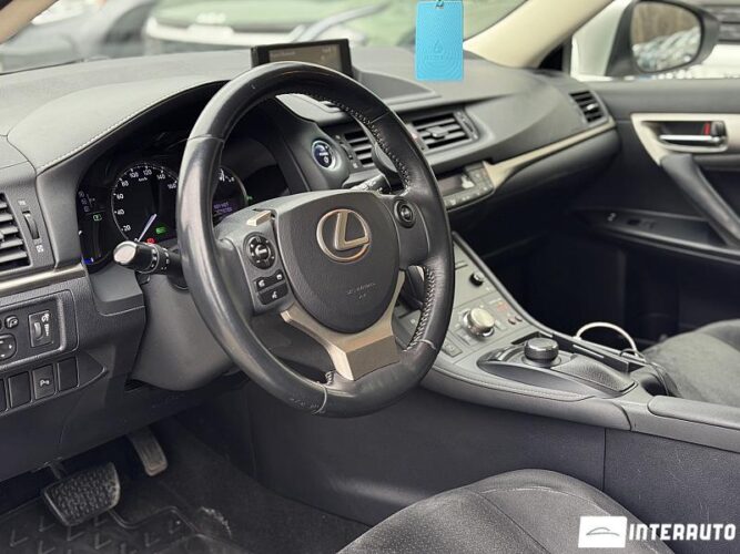 Lexus CT 200h 38 interauto-car