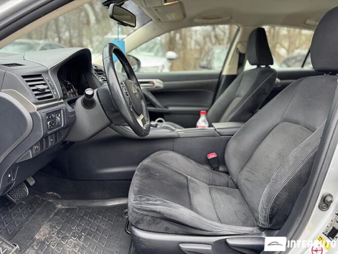 Lexus CT 200h 37 interauto-car