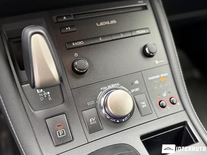Lexus CT 200h 44 interauto-car