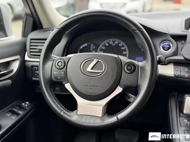 Lexus CT 200h 40 interauto-car
