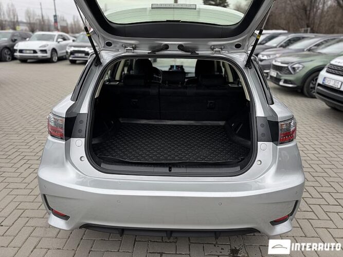 Lexus CT 200h 35 interauto-car