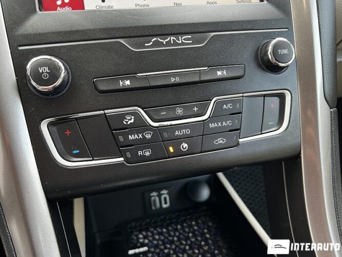 Ford Fusion 41 interauto-car