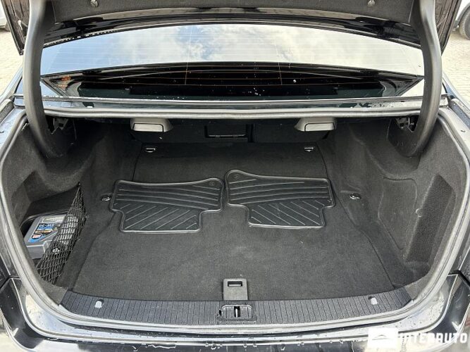 Mercedes E 200 49 interauto-car