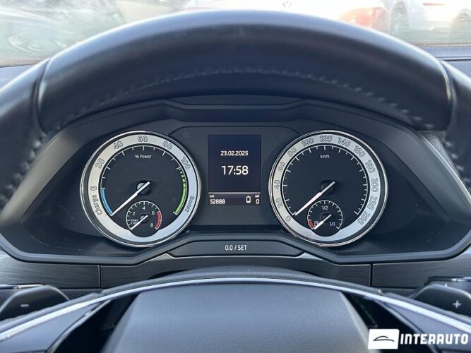 Skoda Superb 42 interauto-car