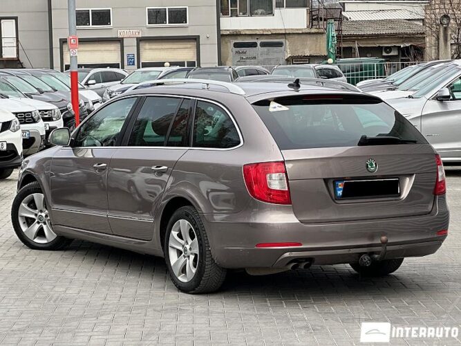 Skoda Superb 33 interauto-car