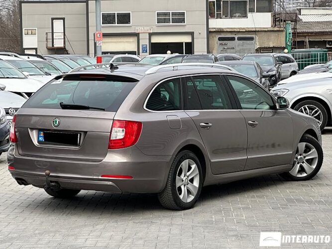 Skoda Superb 32 interauto-car