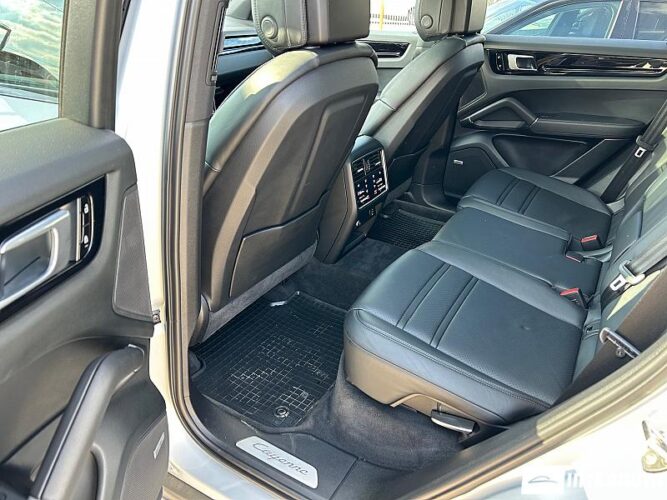 Porsche Cayenne 51 interauto-car