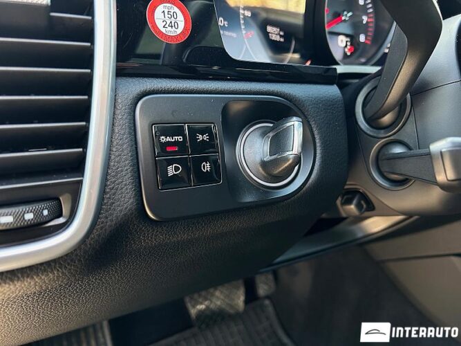 Porsche Cayenne 42 interauto-car