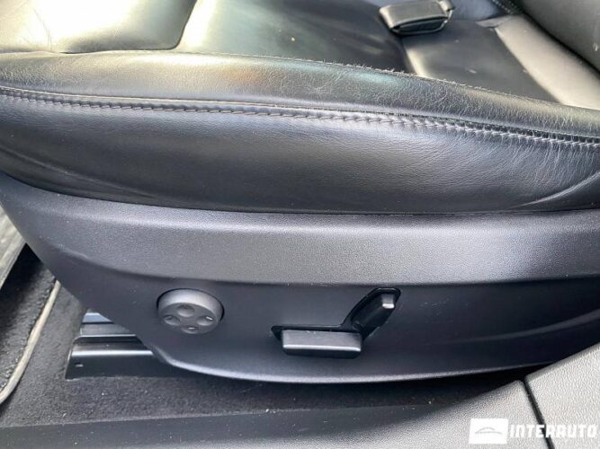 Tesla Model S 38 interauto-car