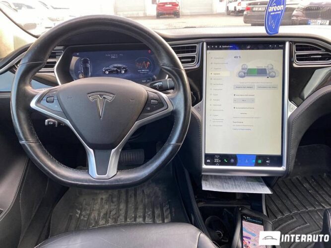 Tesla Model S 34 interauto-car