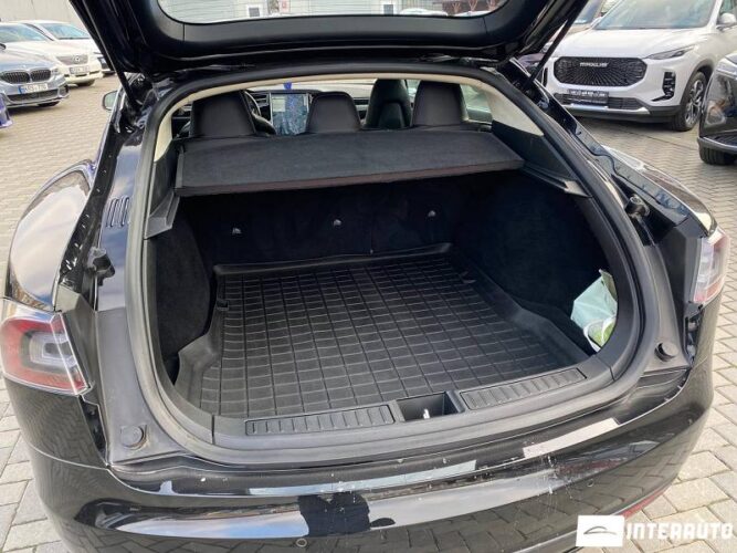 Tesla Model S 42 interauto-car