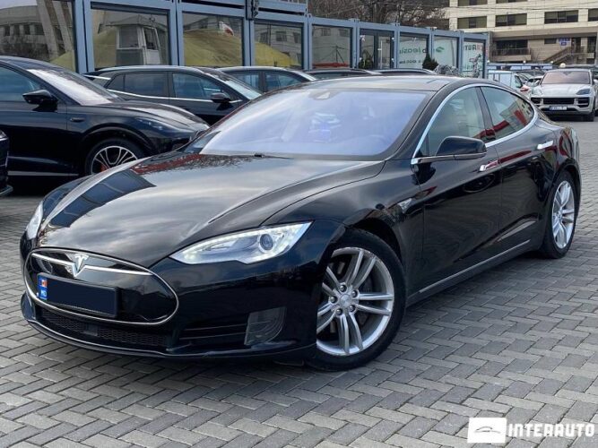 Tesla Model S 27 interauto-car