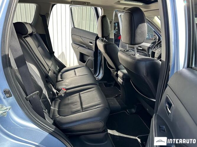 Mitsubishi Outlander 46 interauto-car